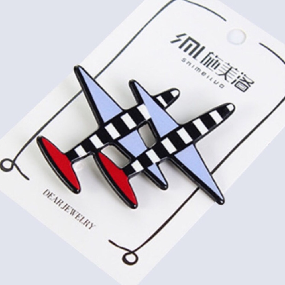 Single Engine Airplanes in Formation Brooch Lapel Pin - Picture 1 of 4